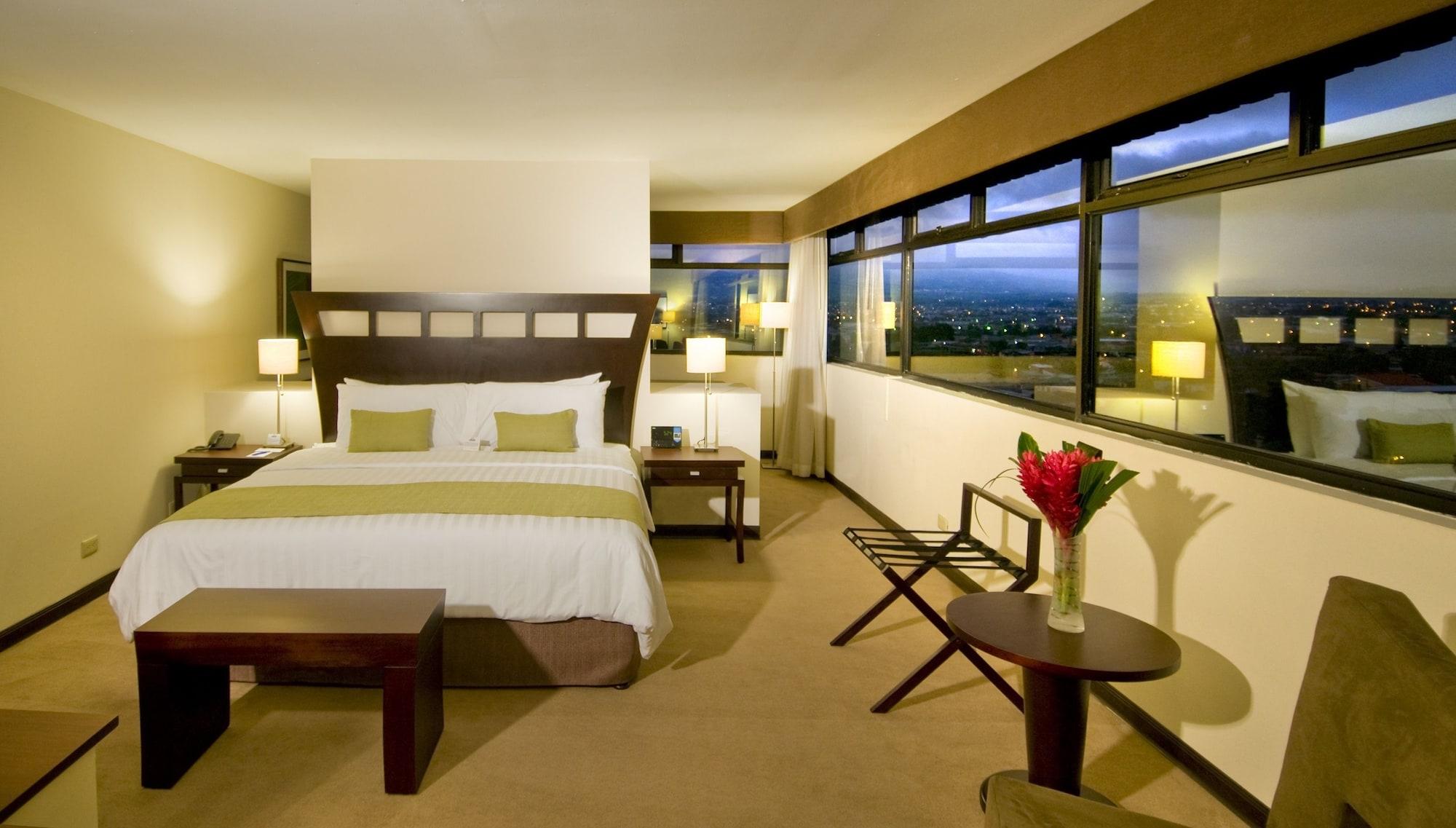 Отель Tryp By Wyndham San Jose Sabana Экстерьер фото