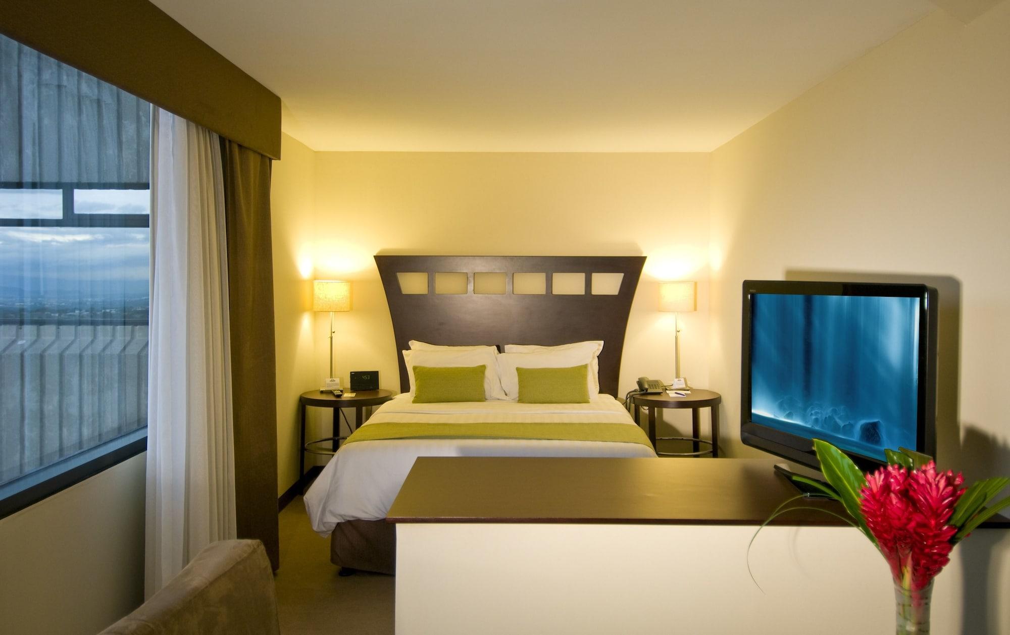 Отель Tryp By Wyndham San Jose Sabana Экстерьер фото