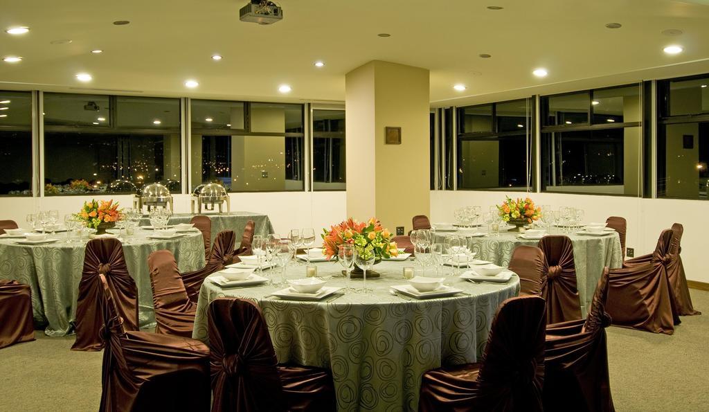 Отель Tryp By Wyndham San Jose Sabana Экстерьер фото