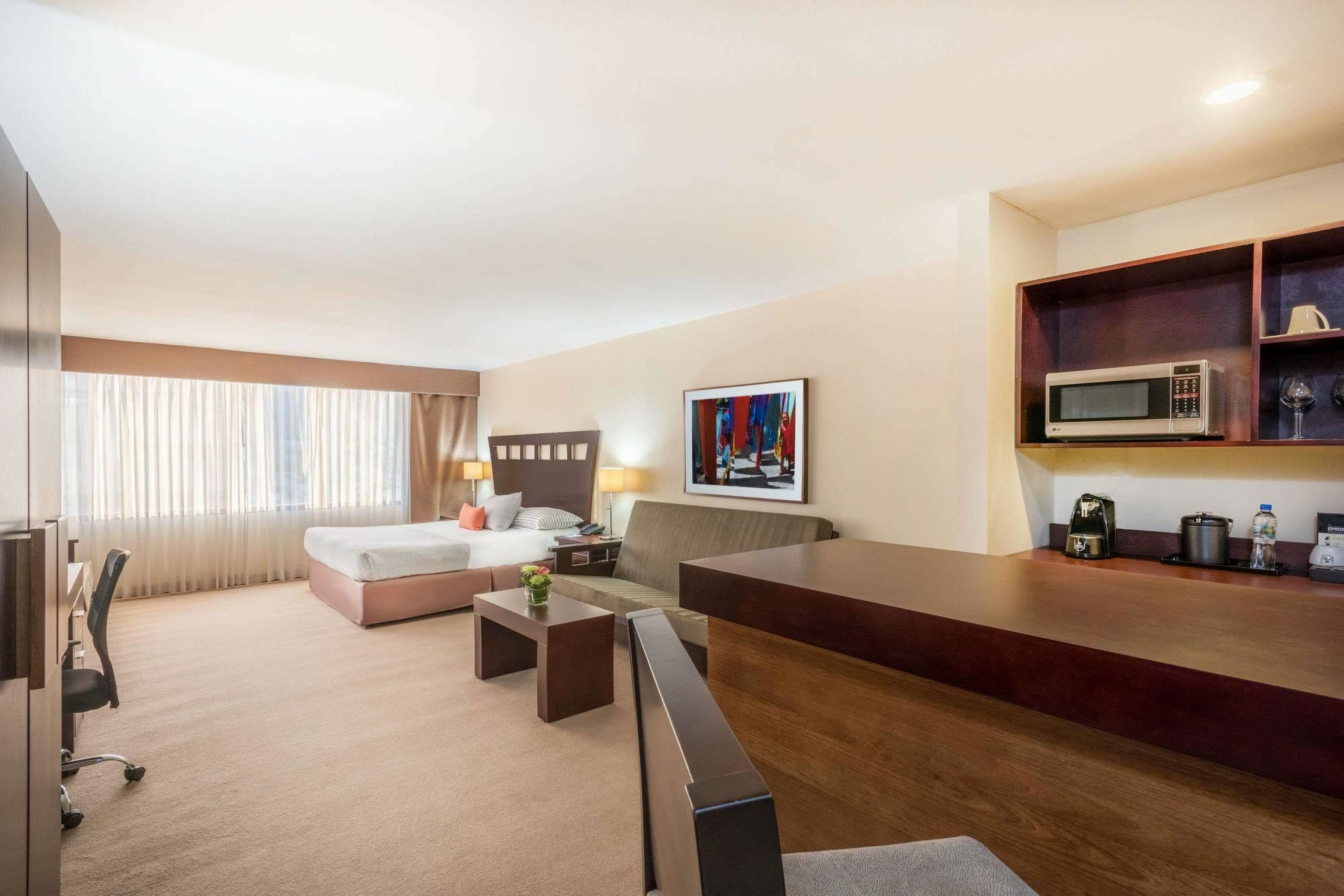 Отель Tryp By Wyndham San Jose Sabana Экстерьер фото