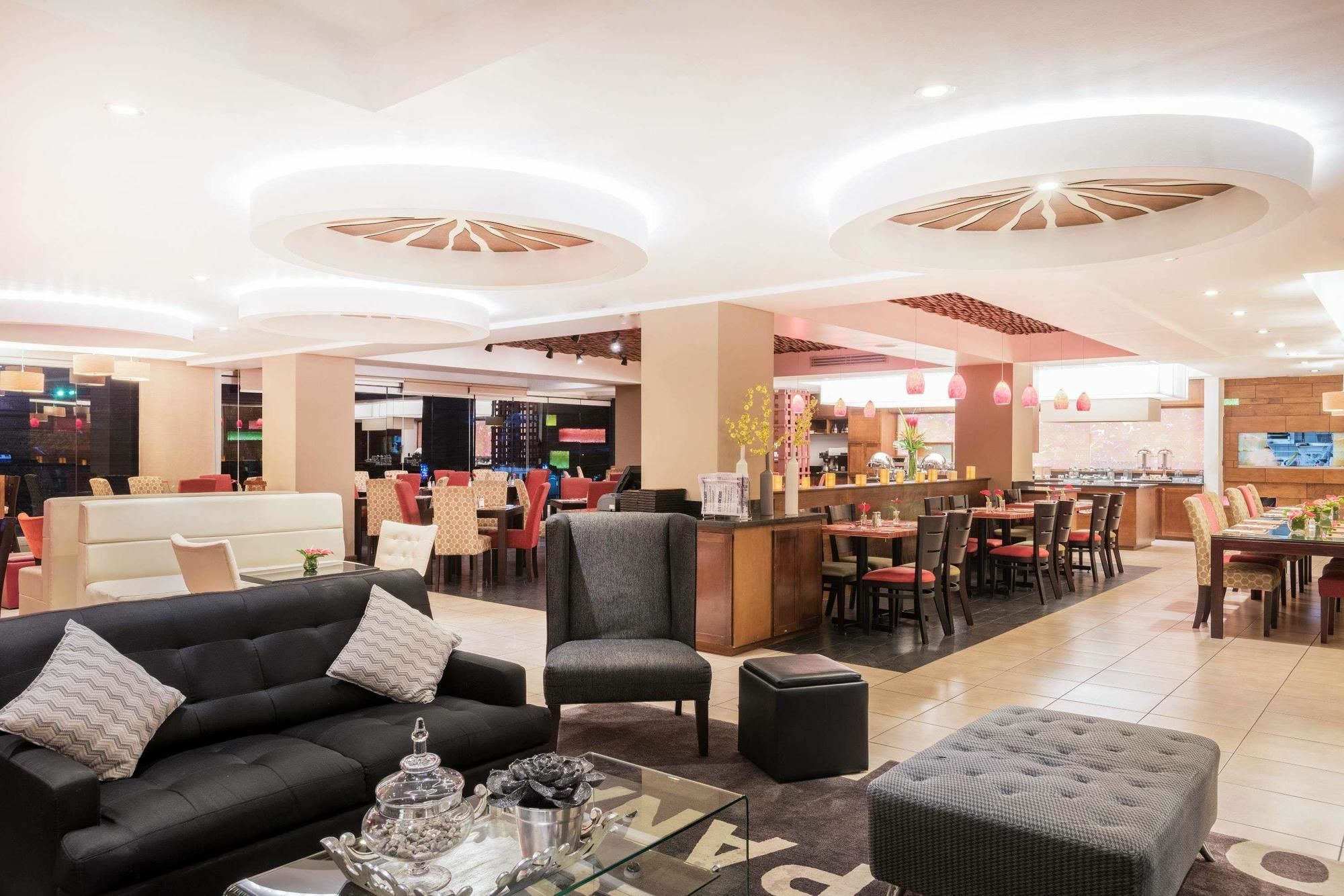 Отель Tryp By Wyndham San Jose Sabana Экстерьер фото